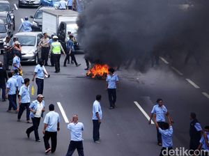 Demo Anarkis Sopir, Muncul Gerakan #BoikotTaksi di Twitter