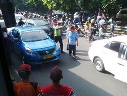 Sopir Taksi Pendemo Razia Taksi yang Angkut Penumpang, Terjadi Keributan di Gatsu