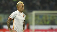 Radja Nainggolan identik dengan rambut mohawk. Gaya rambut ini menunjang citra garangnya dan gaya mainnya yang keras. (Foto: Getty Images/Marco Luzzani)