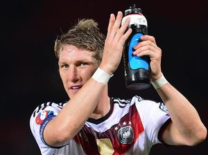 Schweinsteiger Optimistis Fit Tepat Waktu untuk Piala Eropa Schweinsteiger Optimistis Fit Tepat Waktu untuk Piala Eropa