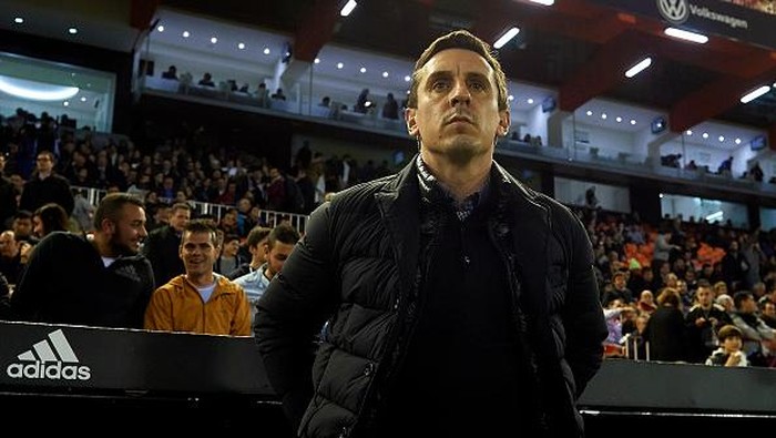 VALENCIA, SPAIN - FEBRUARY 10:  Gary Neville manager of Valencia CF looks on prior to the Copa del Rey Semi Final, second leg match between Valencia CF and FC Barcelona at Estadio Mestalla on February 10, 2016 in Valencia, Spain.  (Photo by Manuel Queimadelos Alonso/Getty Images)