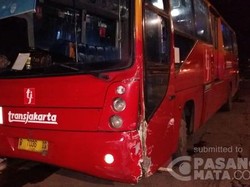 Bus TransJ Ditabrak Honda Stream yang Putar Balik di Depan Kemenhub
