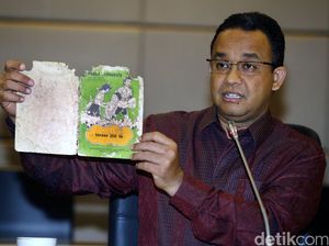 Menteri Anies Semangati Siswi Tunanetra yang Ikut UN di SMP 114 Koja Menteri Anies Semangati Siswi Tunanetra yang Ikut UN di SMP 114 Koja