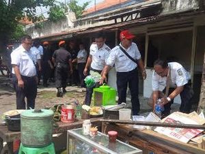 Penertiban PKL Stasiun Kediri Diwarna Isak Tangis Pedagang