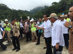 Jokowi Blusukan ke Pos Perbatasan RI-Malaysia di Entikong