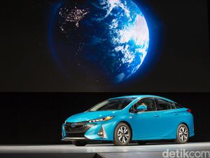 Toyota Tunda Peluncuran Prius Setrum Toyota Tunda Peluncuran Prius Setrum