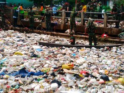 Ulah Orang Indonesia yang Tuai Kritik: Buang Sampah Sembarangan dan Tak Tertib di Jalan