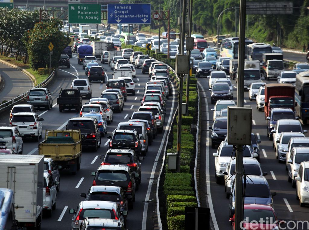 Jakarta Macet, Aturan Beli Mobil Harus Punya Garasi Belum Tegas Jakarta Macet, Aturan Beli Mobil Harus Punya Garasi Belum Tegas
