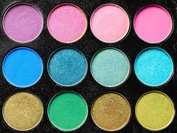 Tren Makeup Korea Terkini Lebih Berani Bermain Warna