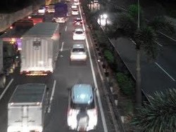Volume Kendaraan Meningkat, Tol Jatiwarna Arah Cibitung Macet 3 Km