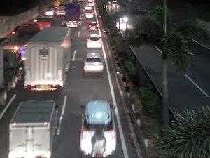 Volume Kendaraan Meningkat, Tol Jatiwarna Arah Cibitung Macet 3 Km Volume Kendaraan Meningkat, Tol Jatiwarna Arah Cibitung Macet 3 Km