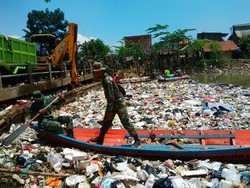 Sampah di Cikapundung Tak Buru-buru Diangkut, Ini Alasan Pemkab Bandung