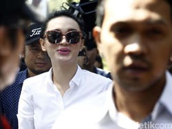 Sampai Malam! Zaskia Gotik Diperiksa Maraton oleh Polisi