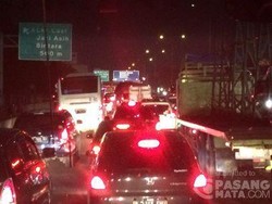 Macet Long Weekend, Pengemudi Menumpuk di Rest Area KM 19 Tambun