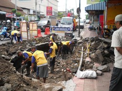 Hujan Deras di Yogya Sebabkan Jalan Ambles, BMKG Minta Warga Waspada