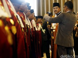 RUU JH, DPR Rancang Fresh Graduate Sarjana Hukum Tidak Bisa Jadi Hakim