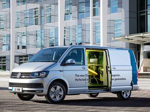 Mobil pun Bisa Disulap Jadi Ruang Kerja