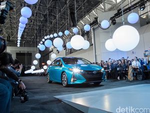 Harga Bensin Turun, Toyota Percaya Mobil Hybrid Masih Diminati Harga Bensin Turun, Toyota Percaya Mobil Hybrid Masih Diminati