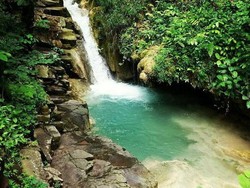 Sudah Tahu? Kulonprogo Punya Air Terjun Dua Warna