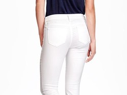 Old Navy Rilis Celana Jeans Putih yang Tak Akan Kotor Saat Kena Noda