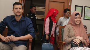 Risty Tagor dan Stuart Collin Resmi Cerai