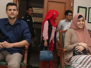 Risty Tagor dan Stuart Collin Resmi Cerai Risty Tagor dan Stuart Collin Resmi Cerai