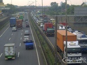 Begini Penampakan Kemacetan di Tol Priok arah Cikampek