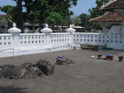 Kisah Mitos Batu Cinta Ratu Kidul di Pantai Parangkusumo Bantul