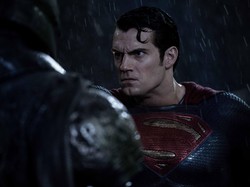 Batman v Superman Dikritik Buruk, Henry Cavill Berterimakasih Pada Penonton