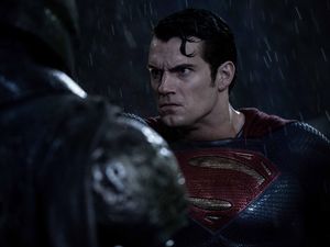 Batman v Superman Dikritik Buruk, Henry Cavill Berterimakasih Pada Penonton Batman v Superman Dikritik Buruk, Henry Cavill Berterimakasih Pada Penonton