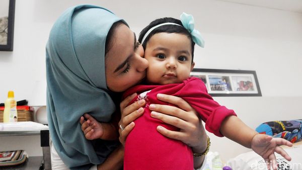 Putri Sonya Fatmala dan Hengky Kurniawan Ngegemesin Banget!