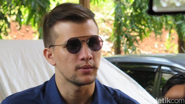 Stuart Collin Tak Terima Cerai dari Risty Tagor