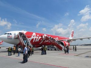 Twitter Heboh, Netizen Sebut Penumpang AirAsia Denpasar-KL Positif Corona