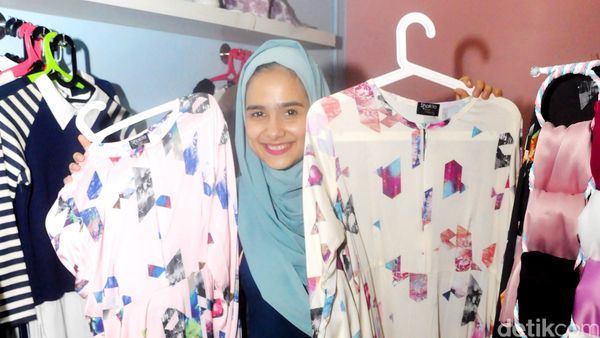 Mengintip Sonya Fatmala Jualan Busana Muslim
