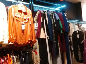 Max Mara Hingga DKNY Diskon Sampai 70%, Dress Mulai dari Rp 300 Ribu