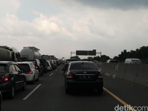 H+1 Lebaran, Arus Lalin di Tol Cikampek Mulai Terurai Pagi Ini