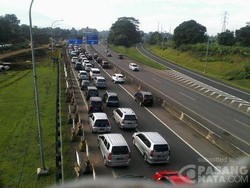 Long Weekend, Jalur Menuju Puncak Padat Merayap