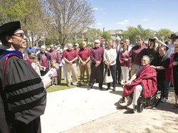 Demi Ayah yang Kena Kanker, Jenny Jalani Wisuda Lebih Cepat di Rumah