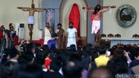 Teatrikal Jalan Salib di Bintaro