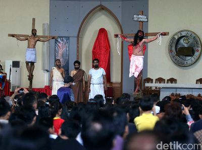 Teatrikal Jalan Salib di Bintaro