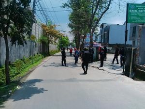Ada Kotak Mencurigakan, Lalin di Depan Sekolah Setia Bhakti Bandung Ditutup