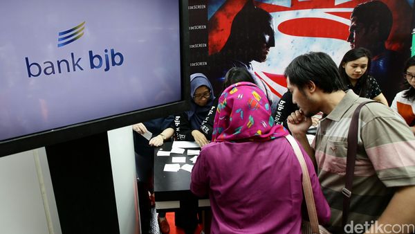 BJB Bareng Ribuan Nasabah , Nonton Film Batman Vs Superman