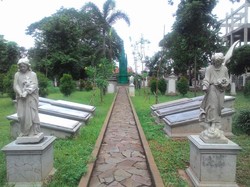 Museum Taman Prasasti, Melihat Prasasti Berhias Tengkorak Hingga Peti Soekarno