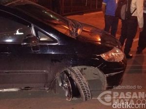 Sedan Tabrak Pembatas TransJ di Matraman, Lalin Padat di Sekitar Lokasi