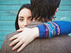 Suami Didiagnosis HIV-AIDS, Apakah Berisiko Tulari Istri?