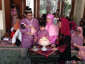 Intan Nuraini Gelar Syukuran Aqiqah Anak Kedua Intan Nuraini Gelar Syukuran Aqiqah Anak Kedua