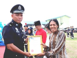 Hebat! WNI Ini Dapat Penghargaan Bergengsi dari Kepolisian Malaysia
