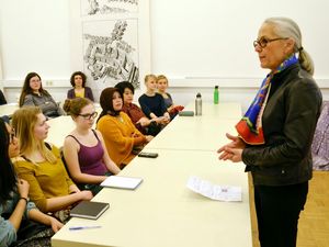 Teknik Batik Tulis Dipelajari Kalangan Intelektual Austria