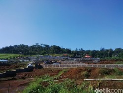 Hidup Berdampingan dengan Rumah Jenazah di Perbukitan
