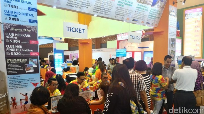 Suasana pembelian tiket (Ardan Adhi Chandra/detikTravel) Suasana pembelian tiket (Ardan Adhi Chandra/detikTravel)